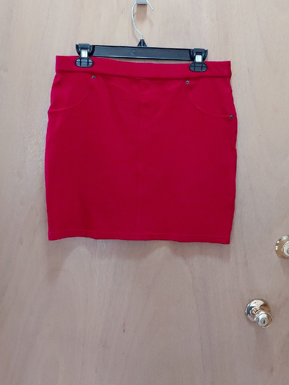 Hue Red Women's Stretch Mini Skirt